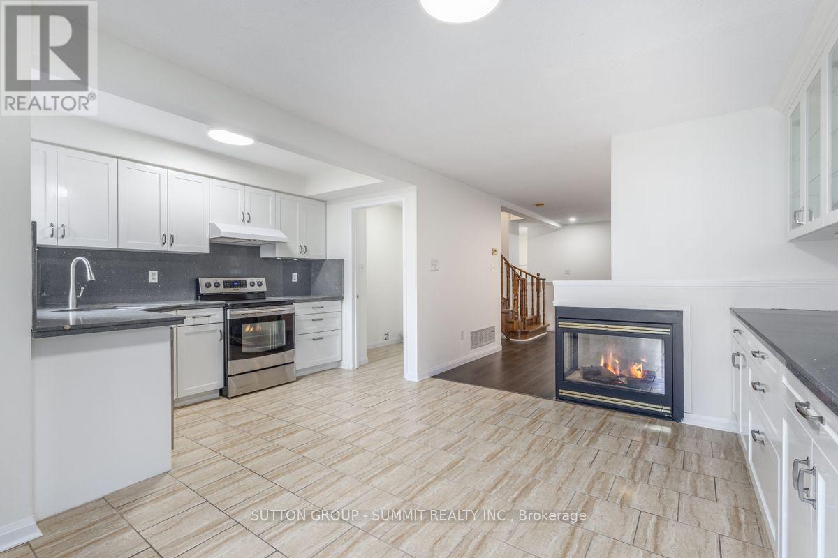 Photo 8 of 5144 Porter Street, Burlington ON