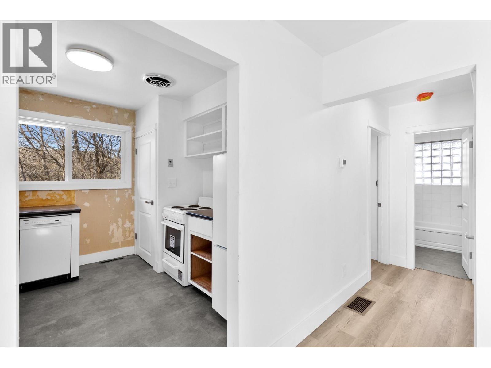 608 Browne Road - 12