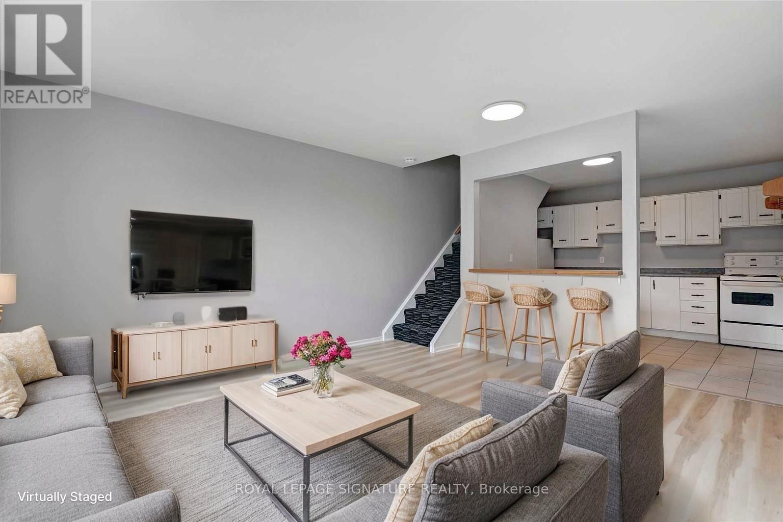 Photo 4 of 2 937 Danforth Avenue, Toronto ON