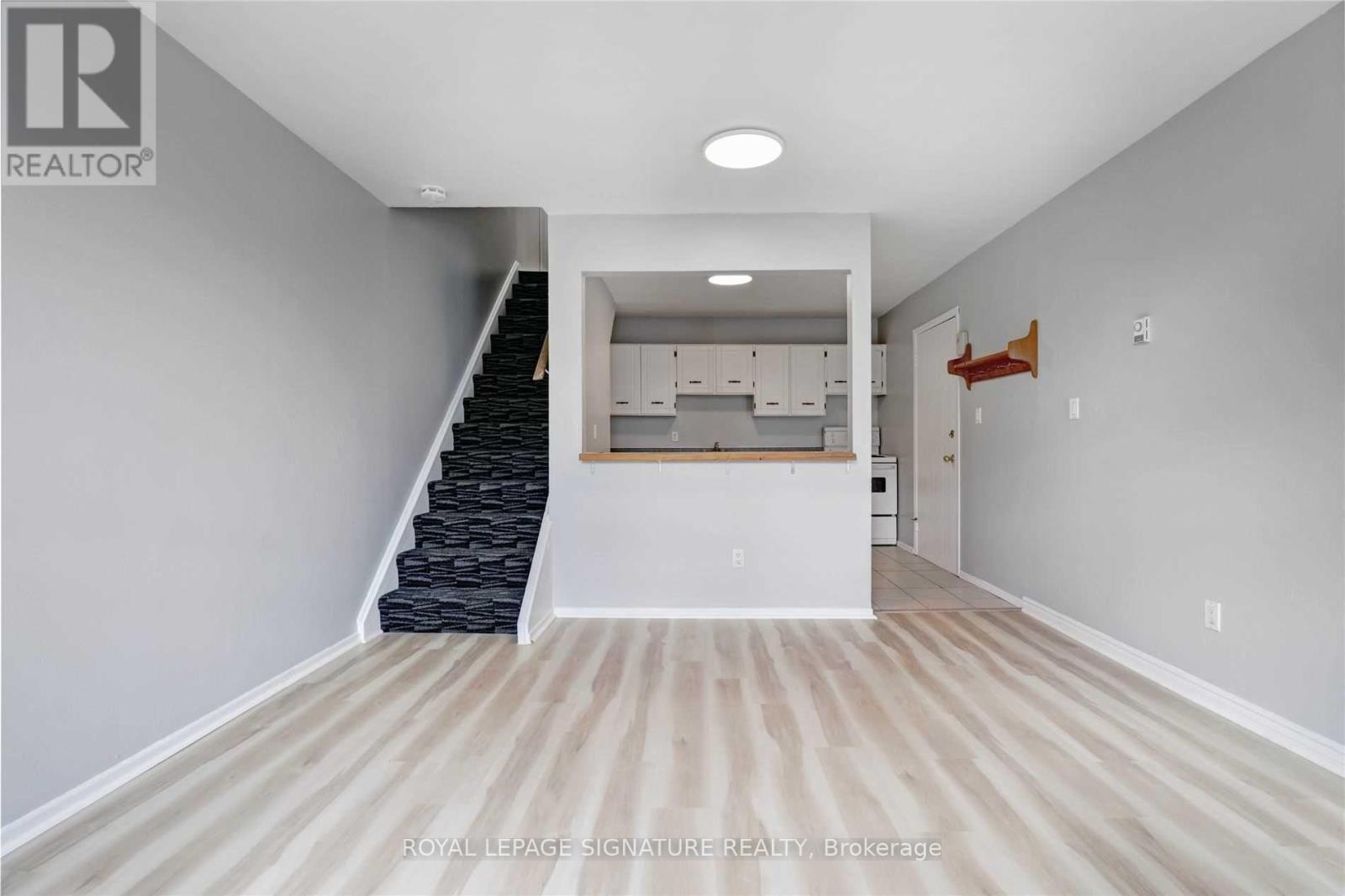 Photo 18 of 2 937 Danforth Avenue, Toronto ON
