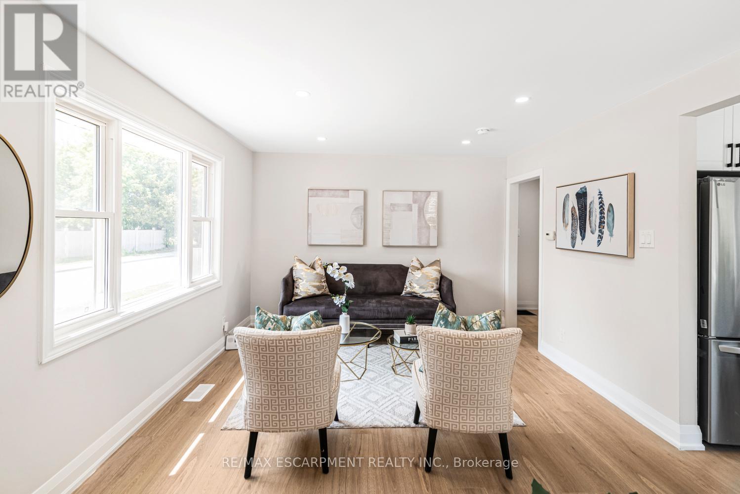 Photo 10 of 237 Adair Avenue, Hamilton ON