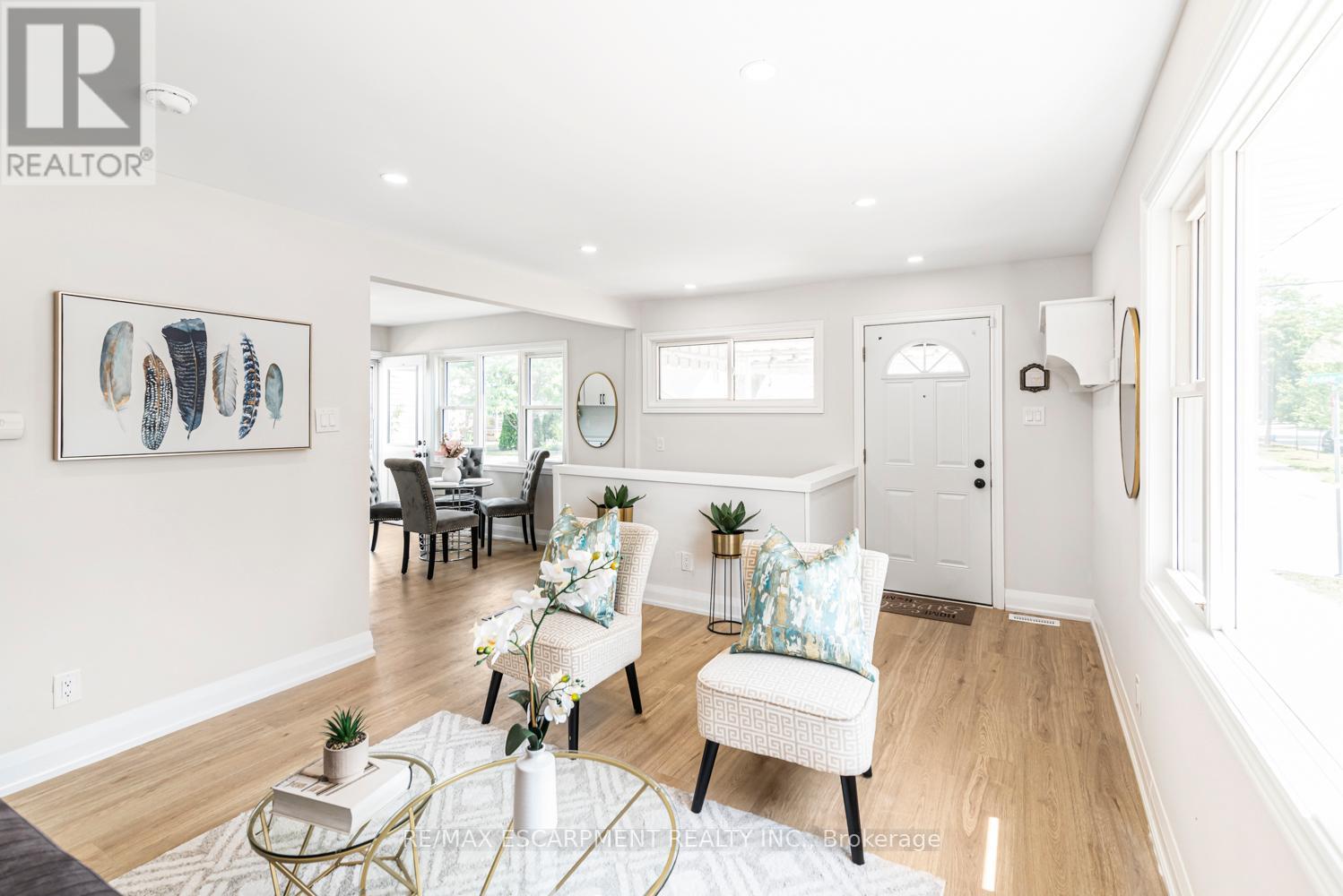 Photo 11 of 237 Adair Avenue, Hamilton ON