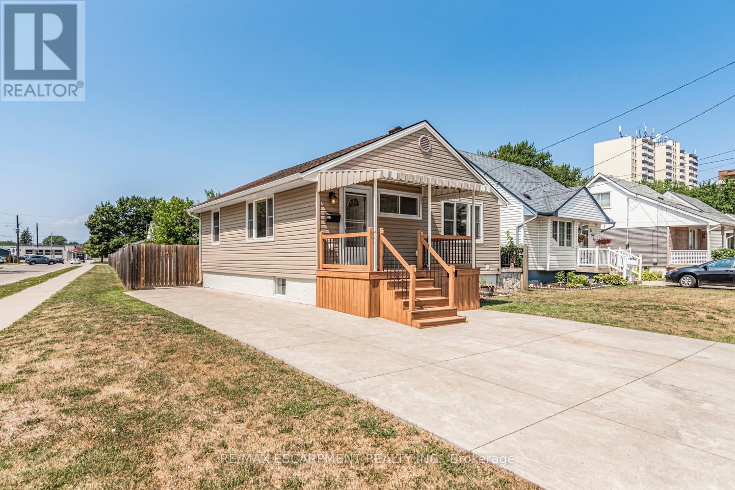 Photo 2 of 237 Adair Avenue, Hamilton ON