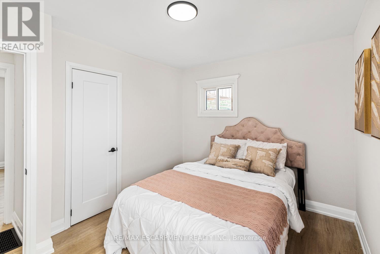 Photo 20 of 237 Adair Avenue, Hamilton ON
