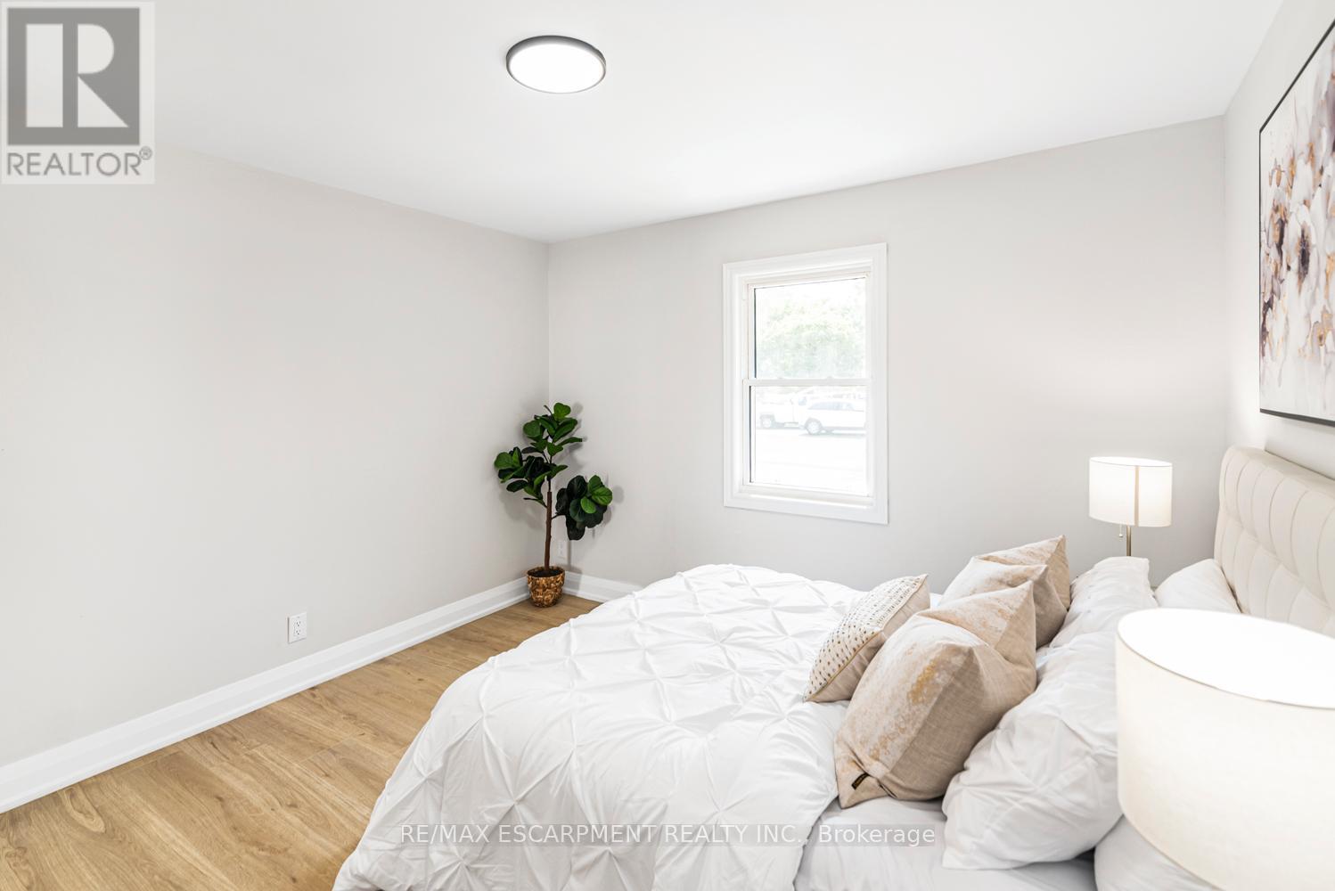 Photo 23 of 237 Adair Avenue, Hamilton ON