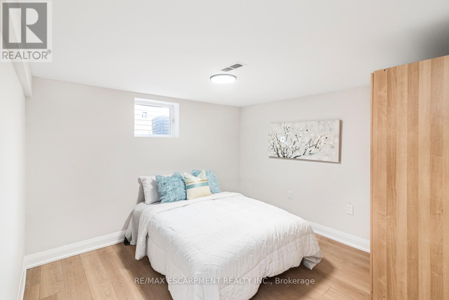 Photo 31 of 237 Adair Avenue, Hamilton ON