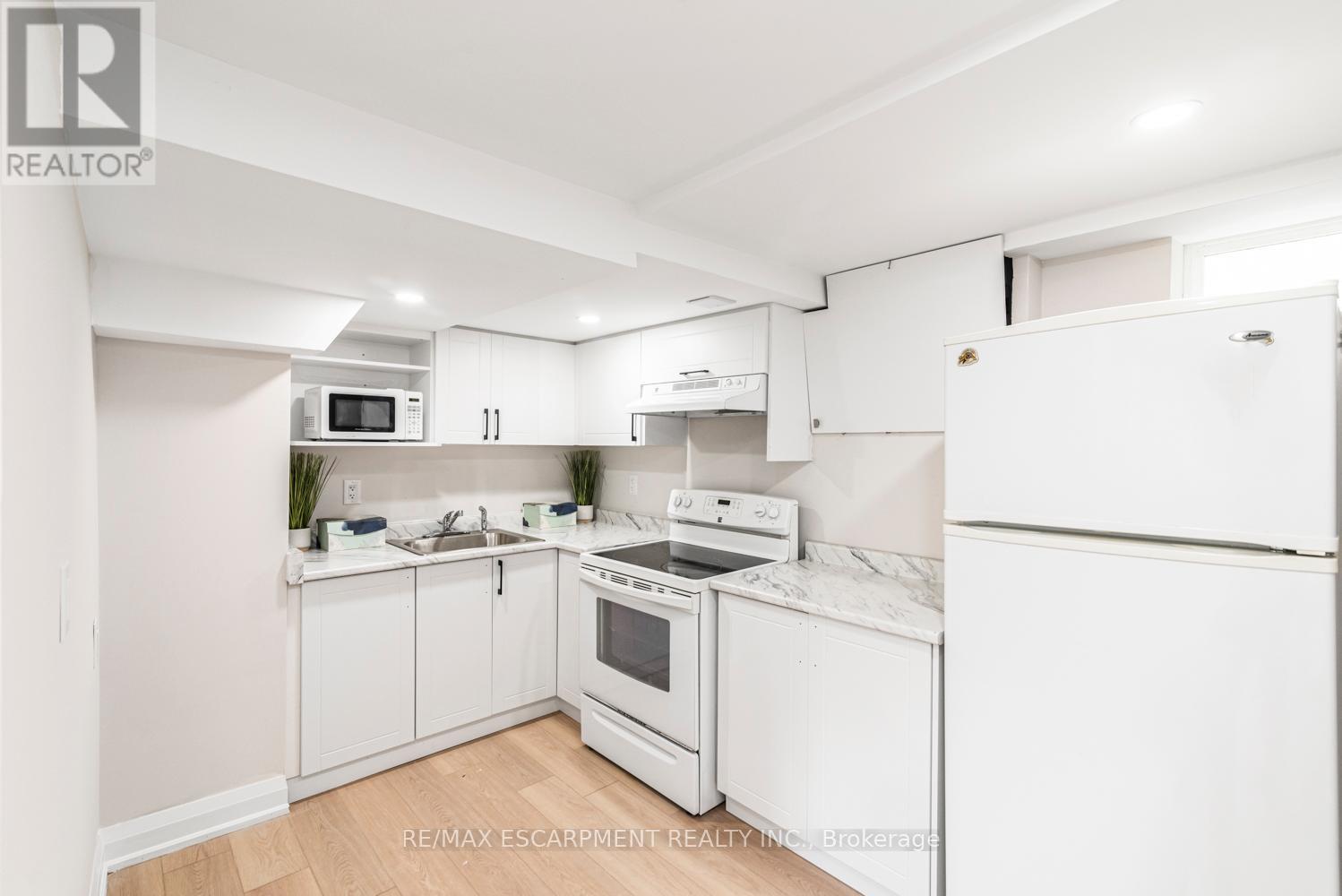 Photo 35 of 237 Adair Avenue, Hamilton ON