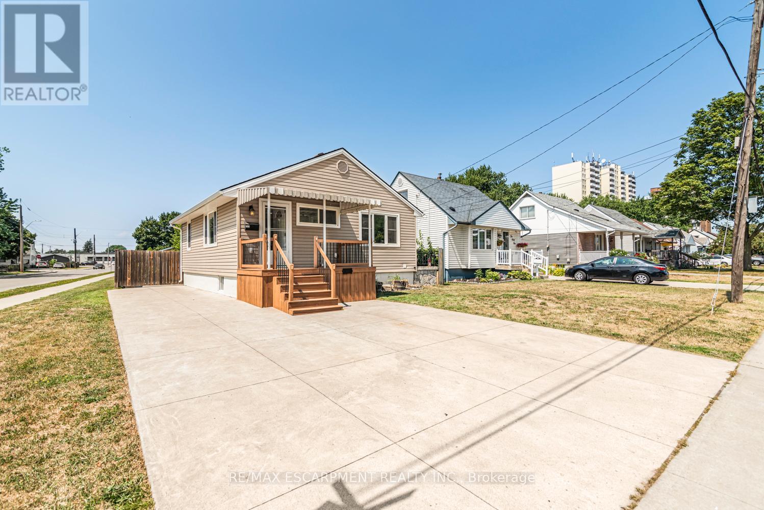 Photo 4 of 237 Adair Avenue, Hamilton ON