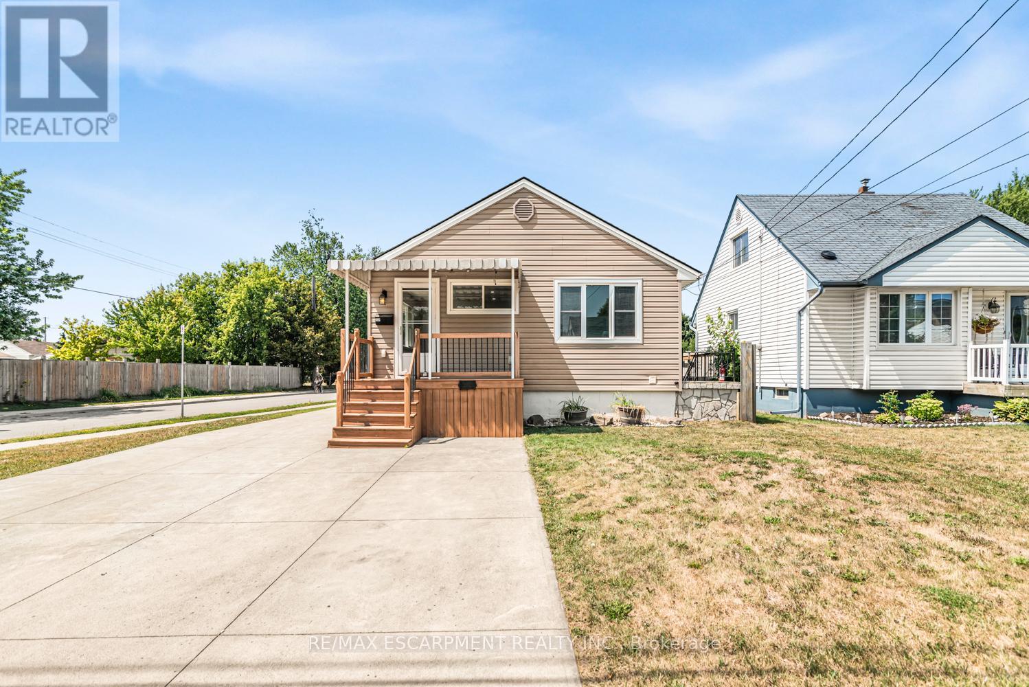 Photo 5 of 237 Adair Avenue, Hamilton ON