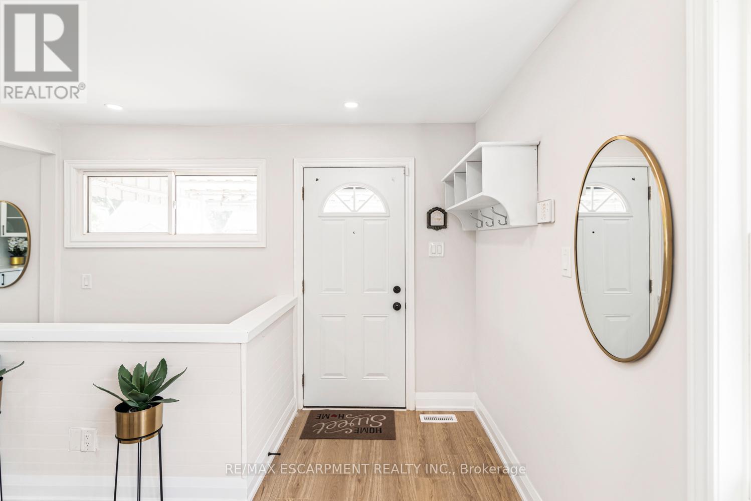 Photo 8 of 237 Adair Avenue, Hamilton ON