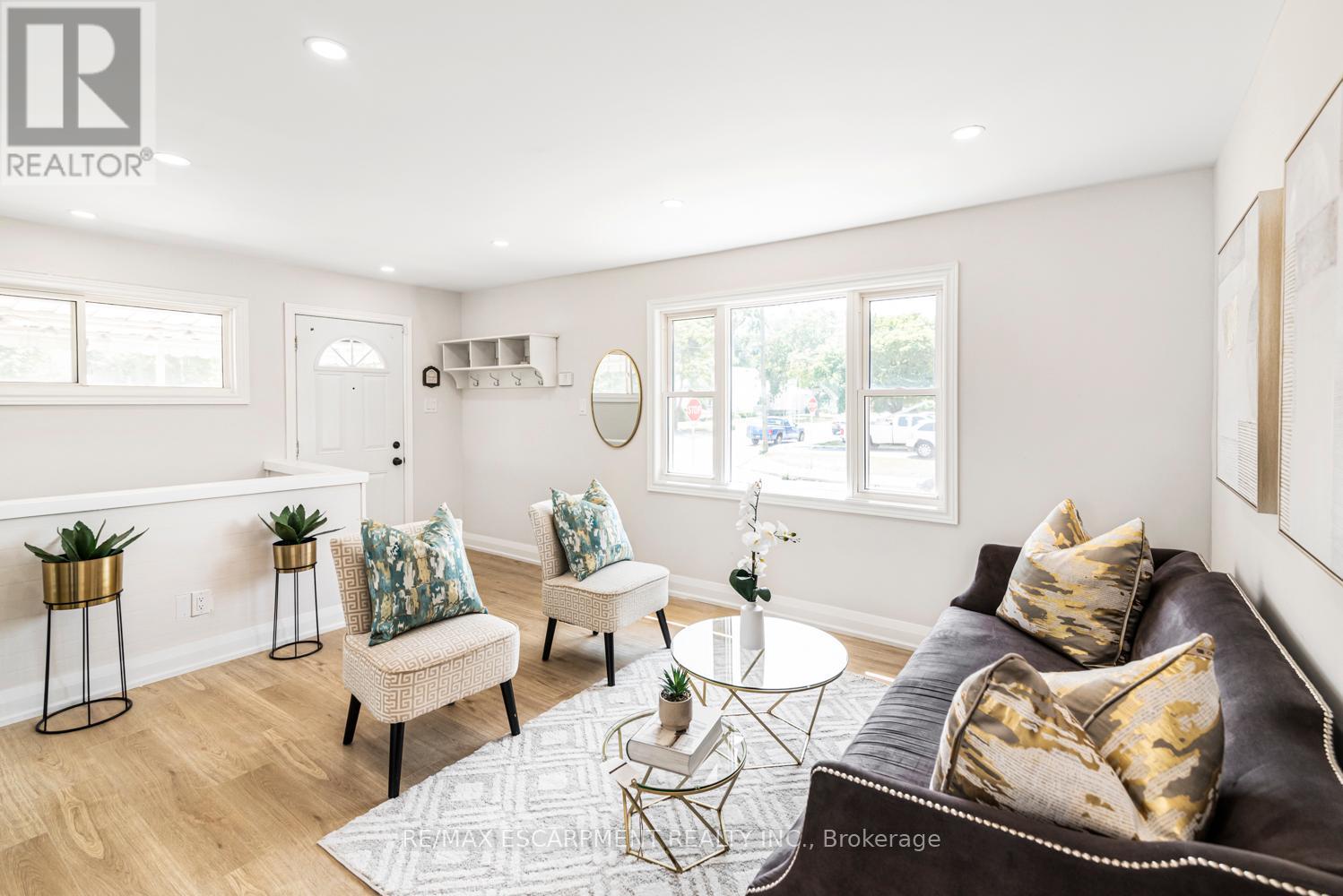 Photo 9 of 237 Adair Avenue, Hamilton ON