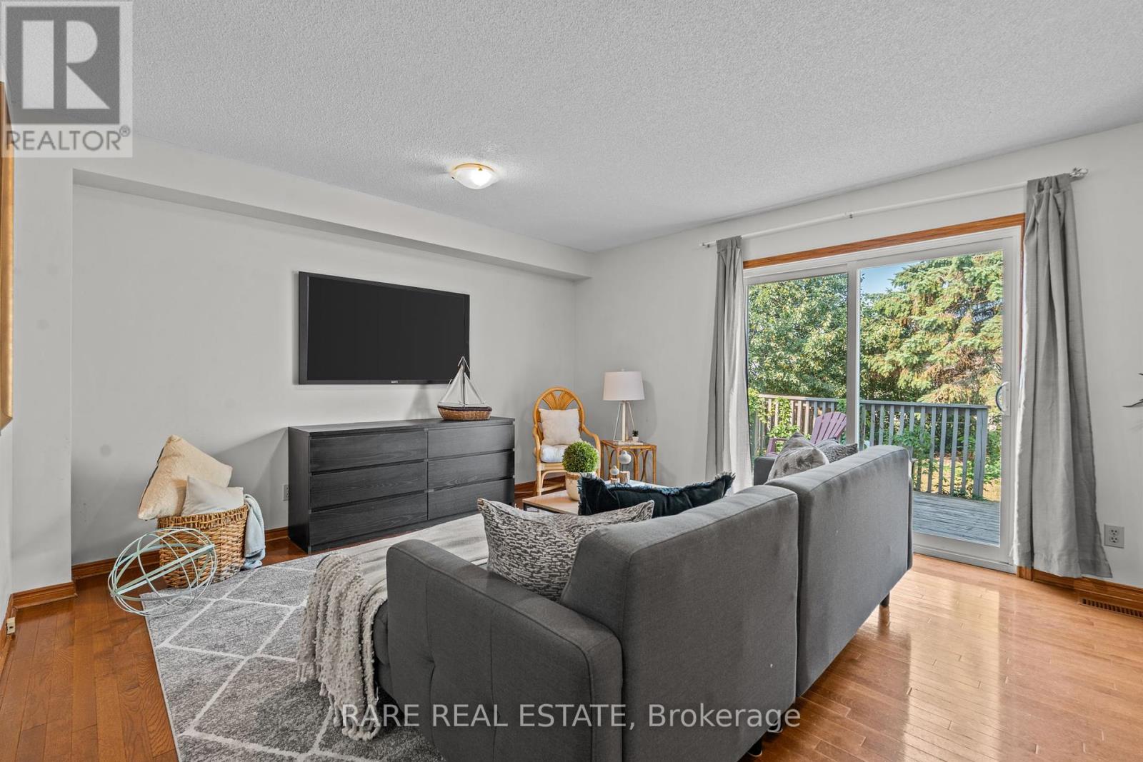 Photo 12 of 823 Brandy Court, Kingston ON