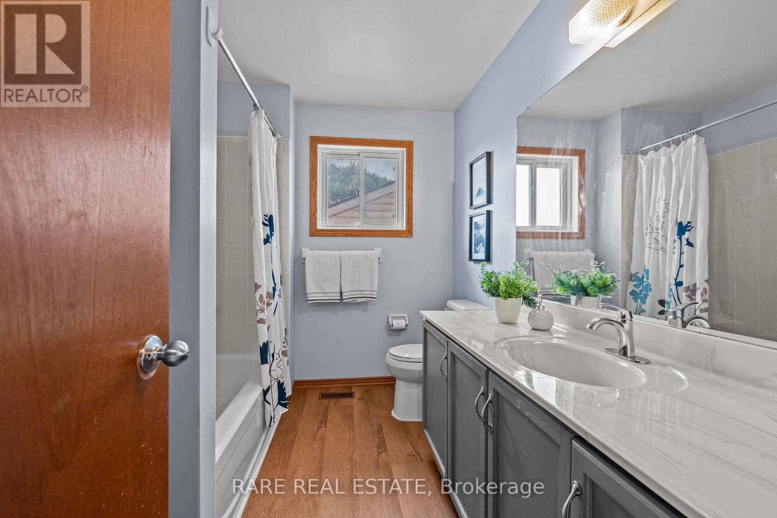 Photo 9 of 823 Brandy Court, Kingston ON