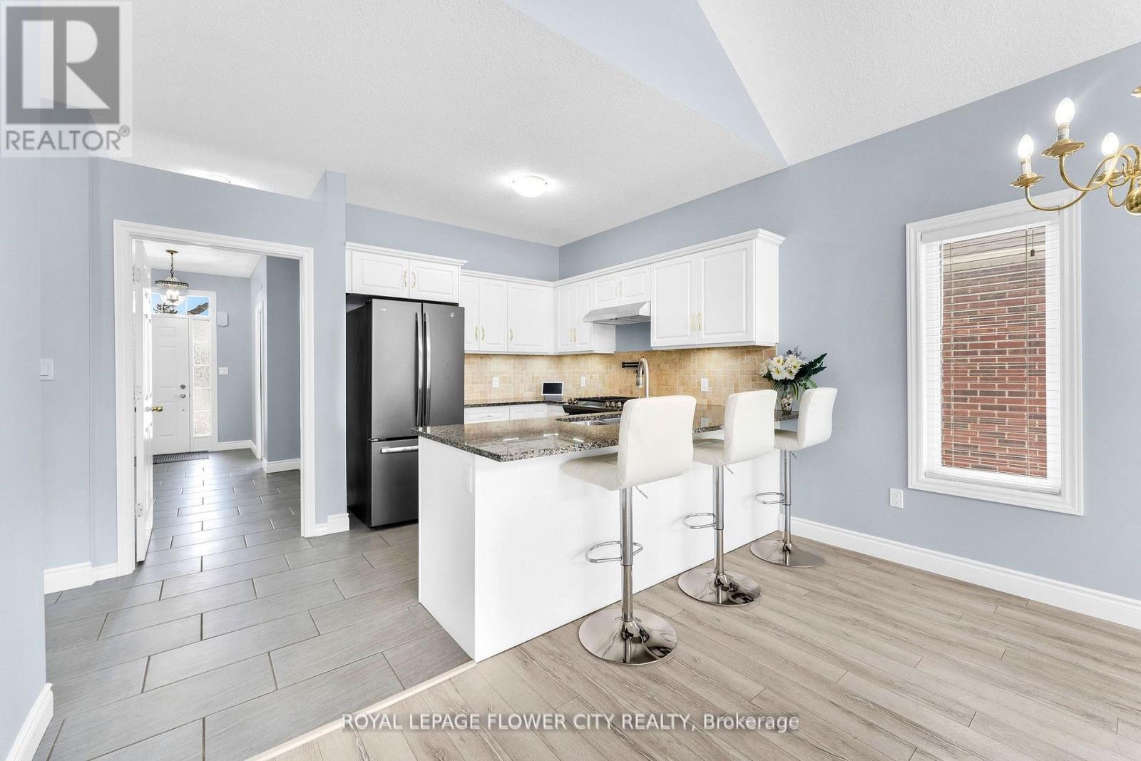 Photo 12 of 724 Garden Court, Woodstock ON
