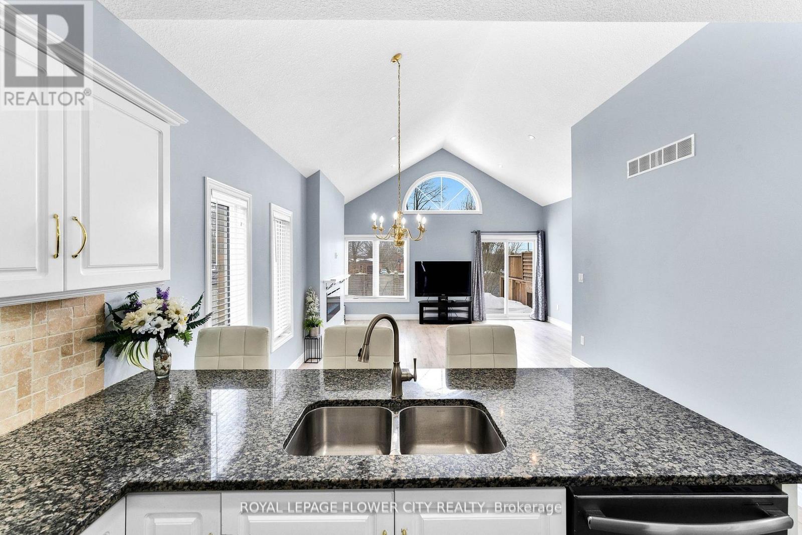 Photo 14 of 724 Garden Court, Woodstock ON