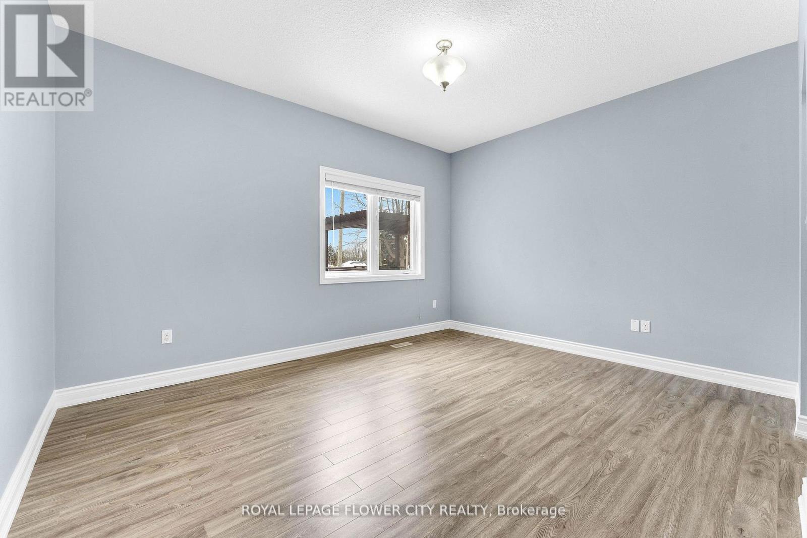 Photo 15 of 724 Garden Court, Woodstock ON