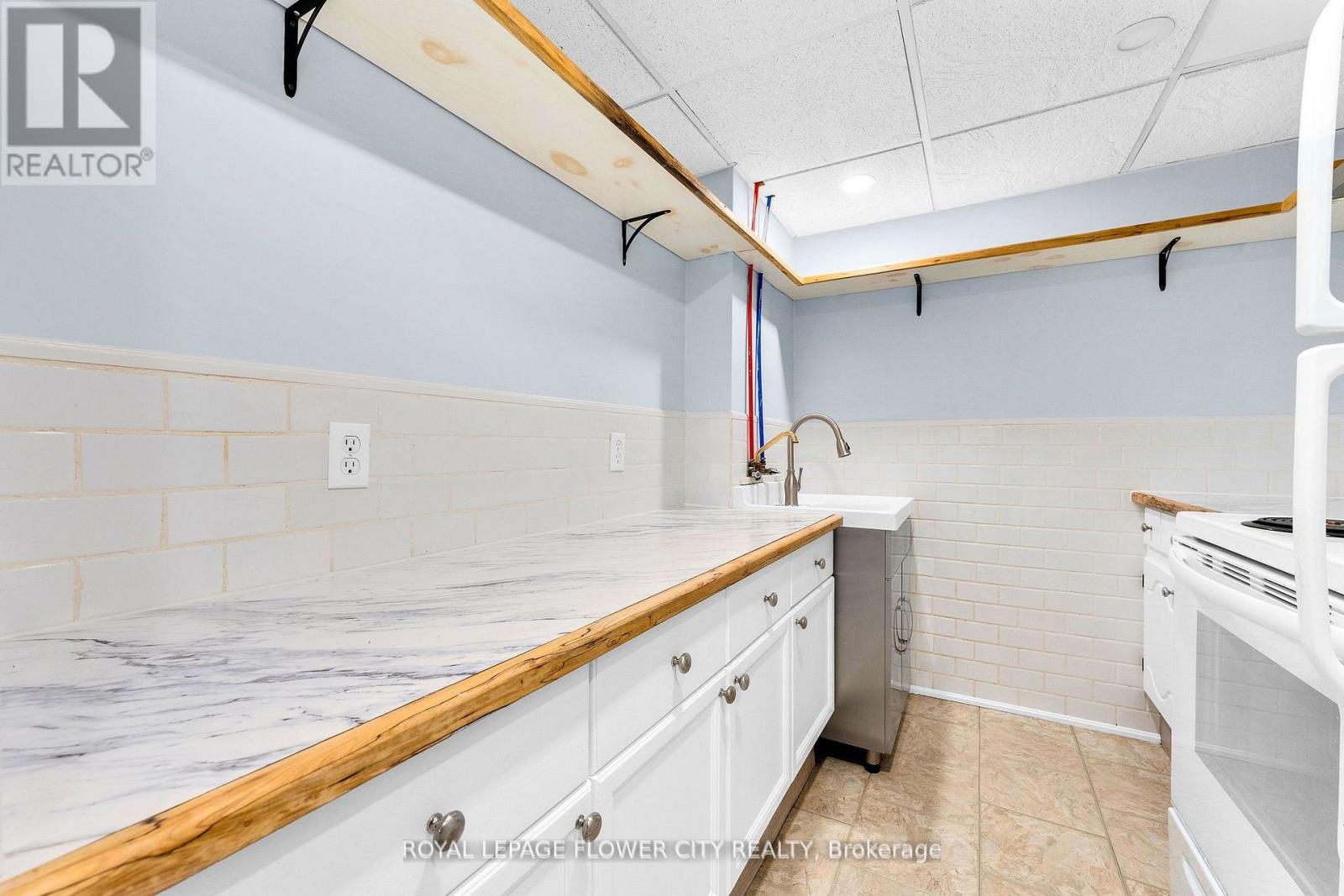 Photo 27 of 724 Garden Court, Woodstock ON