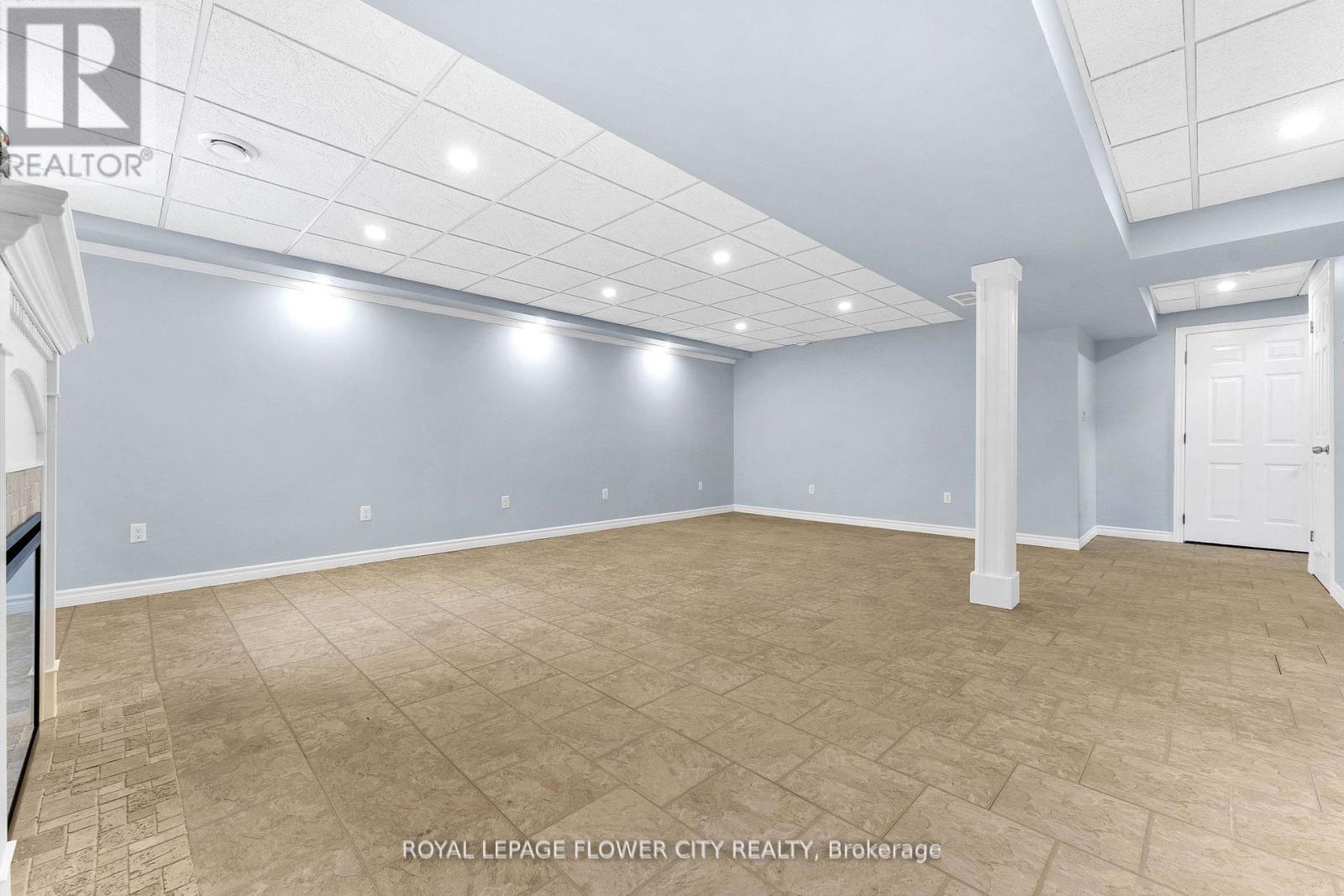 Photo 31 of 724 Garden Court, Woodstock ON