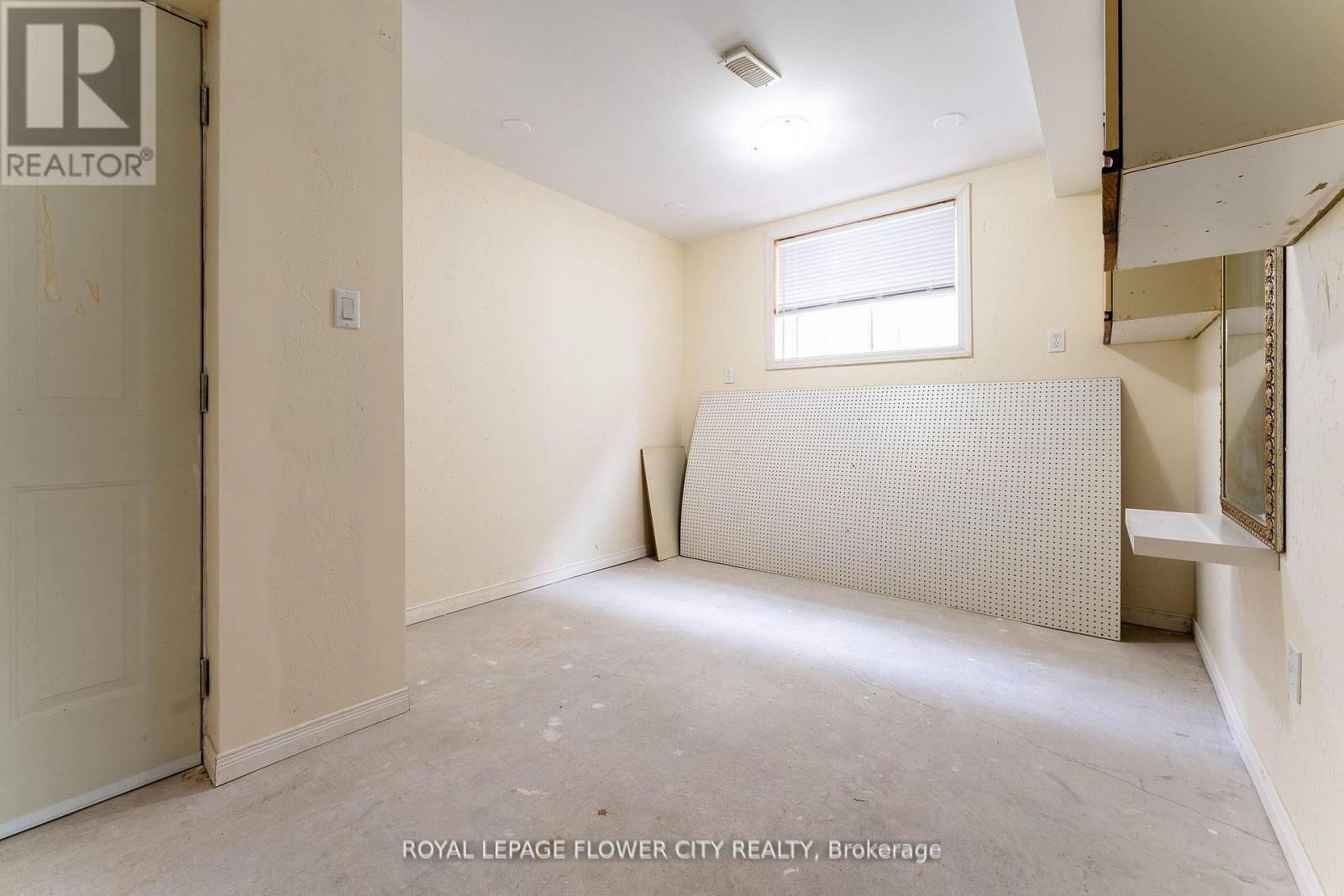 Photo 34 of 724 Garden Court, Woodstock ON
