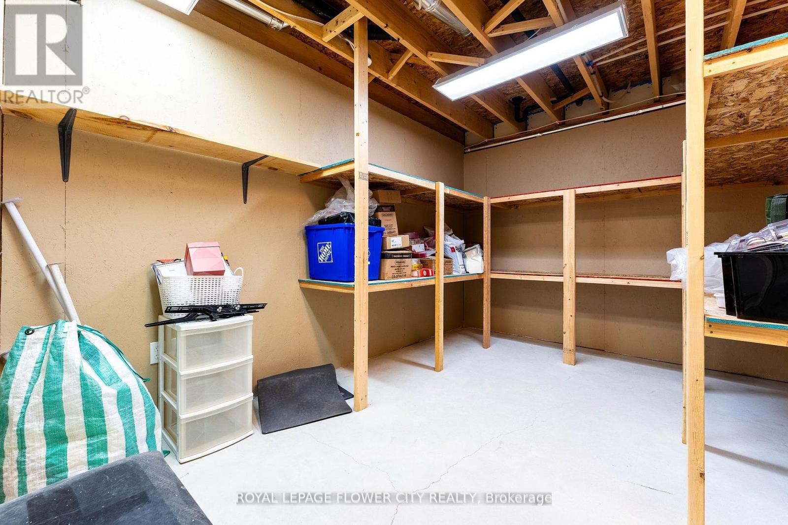 Photo 35 of 724 Garden Court, Woodstock ON