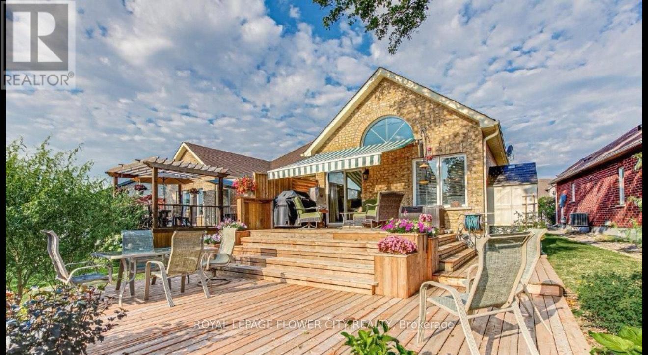Photo 48 of 724 Garden Court, Woodstock ON