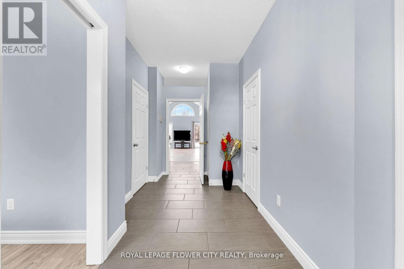 Photo 7 of 724 Garden Court, Woodstock ON