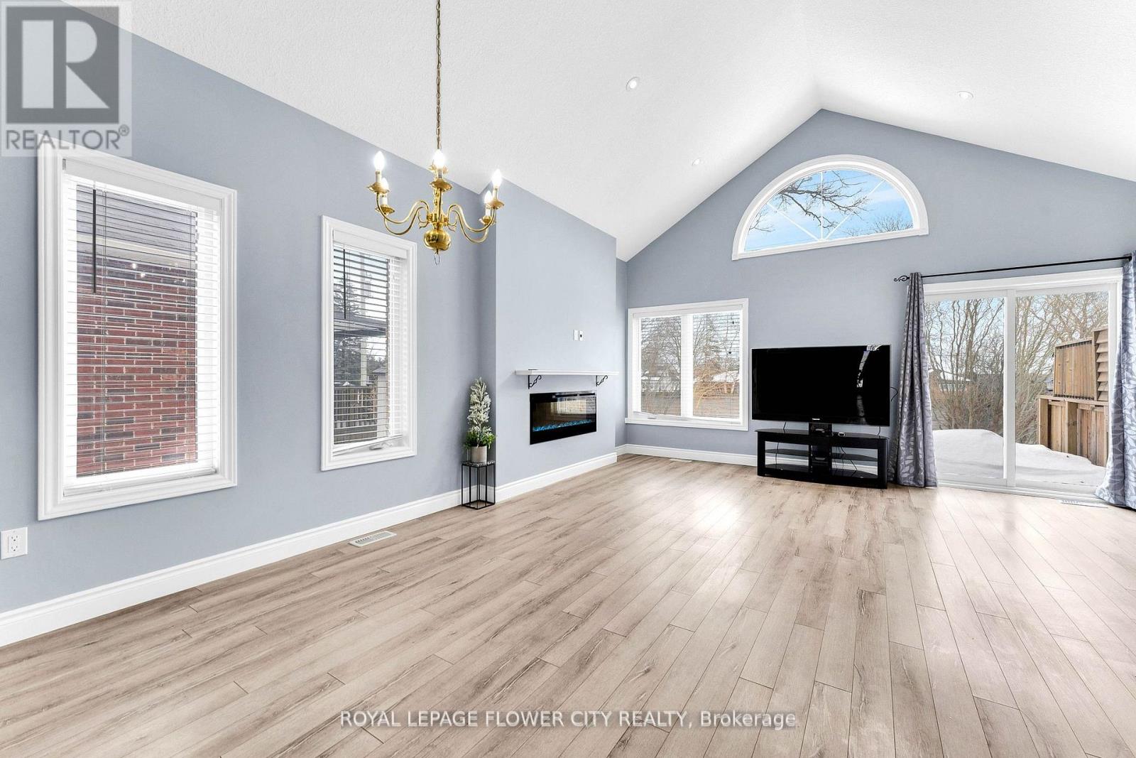 Photo 9 of 724 Garden Court, Woodstock ON