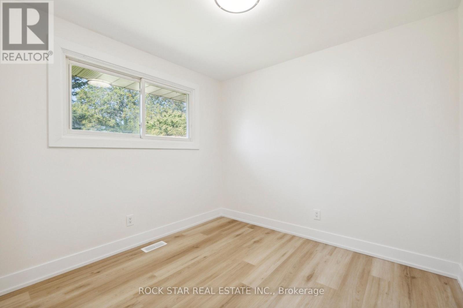 Photo 17 of Upper 87 Leaside Drive, St Catharines ON