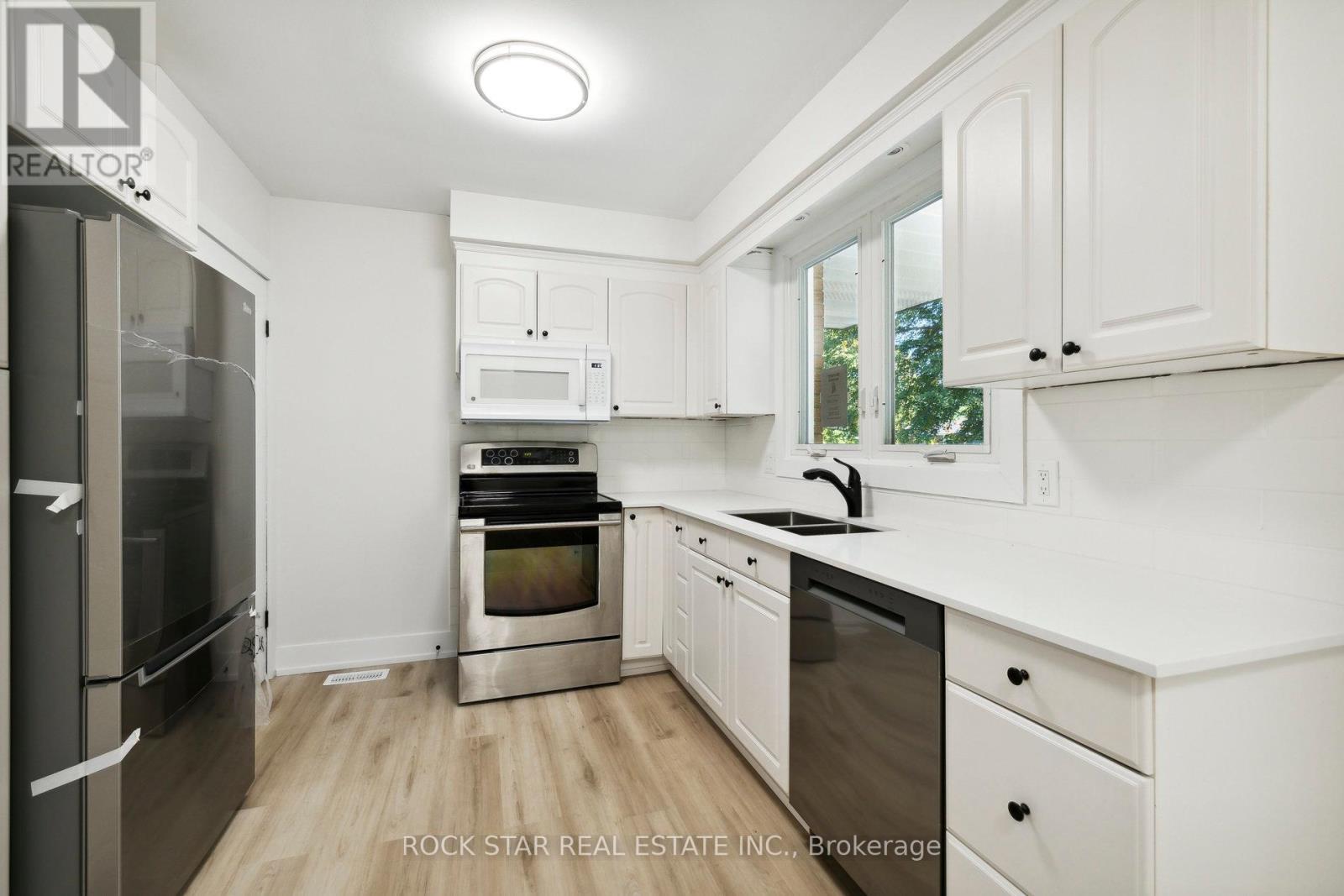 Photo 10 of Upper 87 Leaside Drive, St Catharines ON