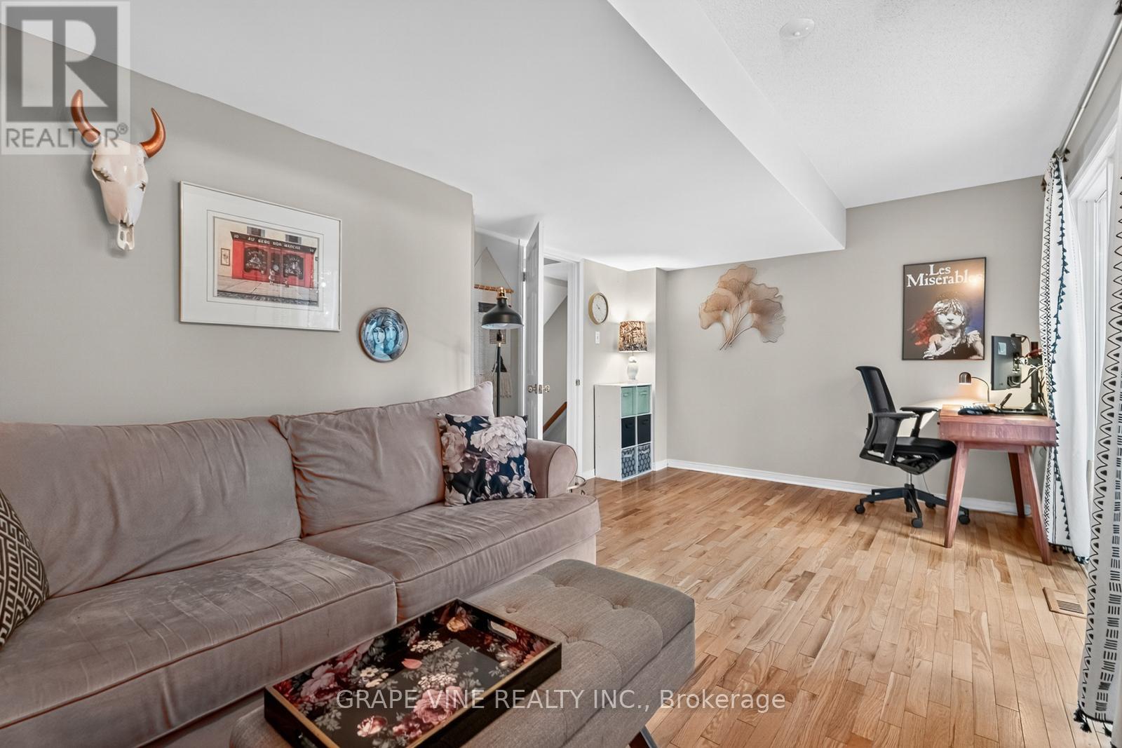 Photo 6 of 4 Radstock Private, Ottawa ON