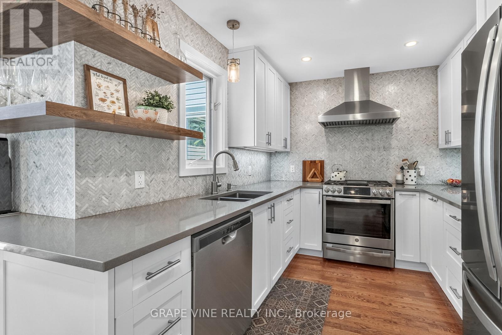 Photo 12 of 4 Radstock Private, Ottawa ON