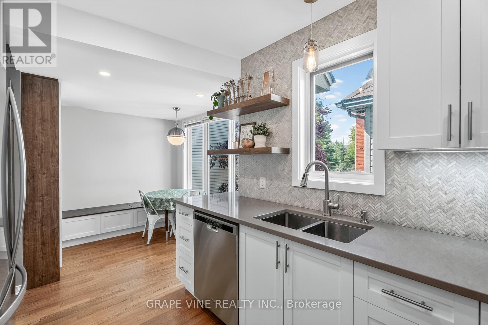 Photo 14 of 4 Radstock Private, Ottawa ON