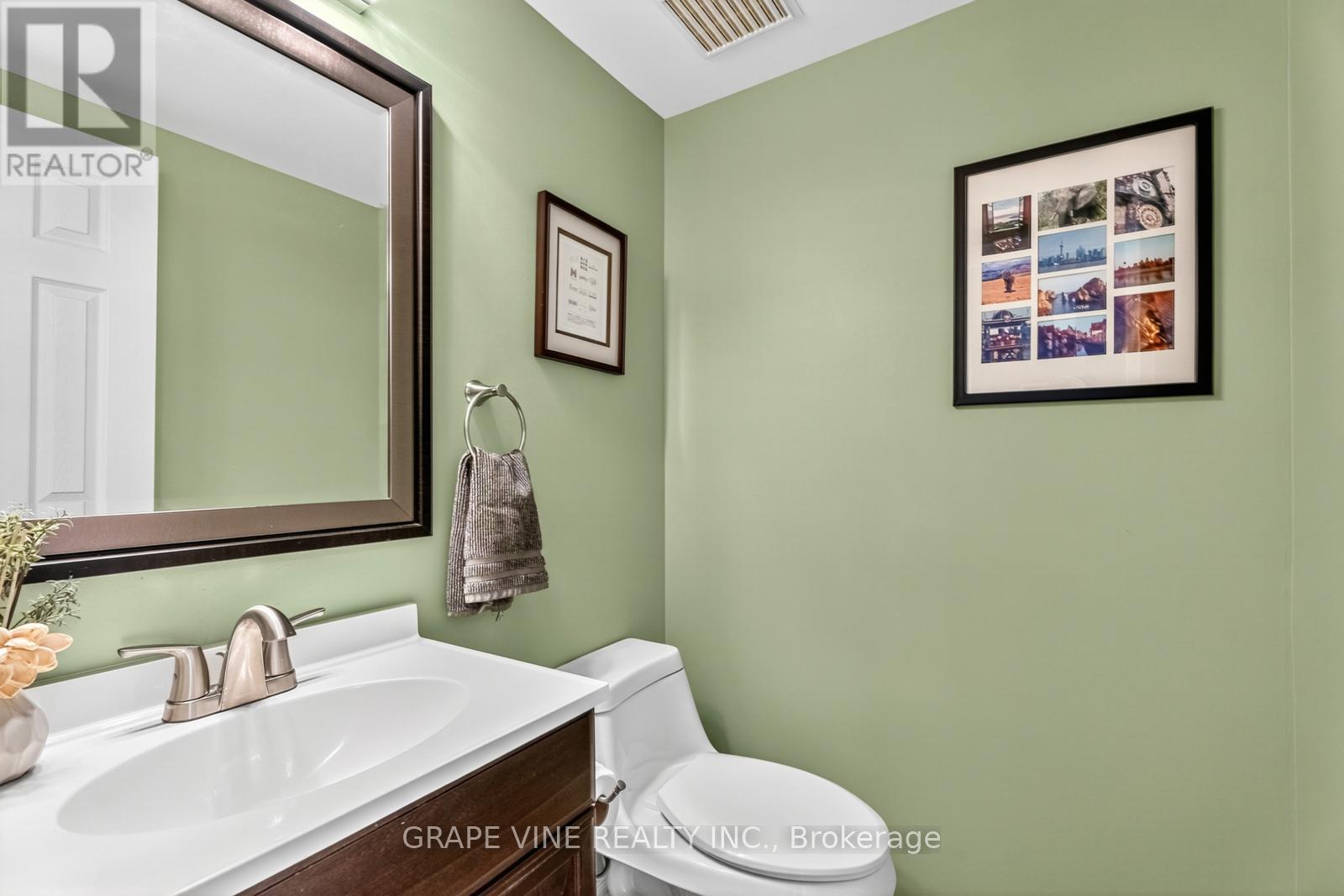 Photo 31 of 4 Radstock Private, Ottawa ON