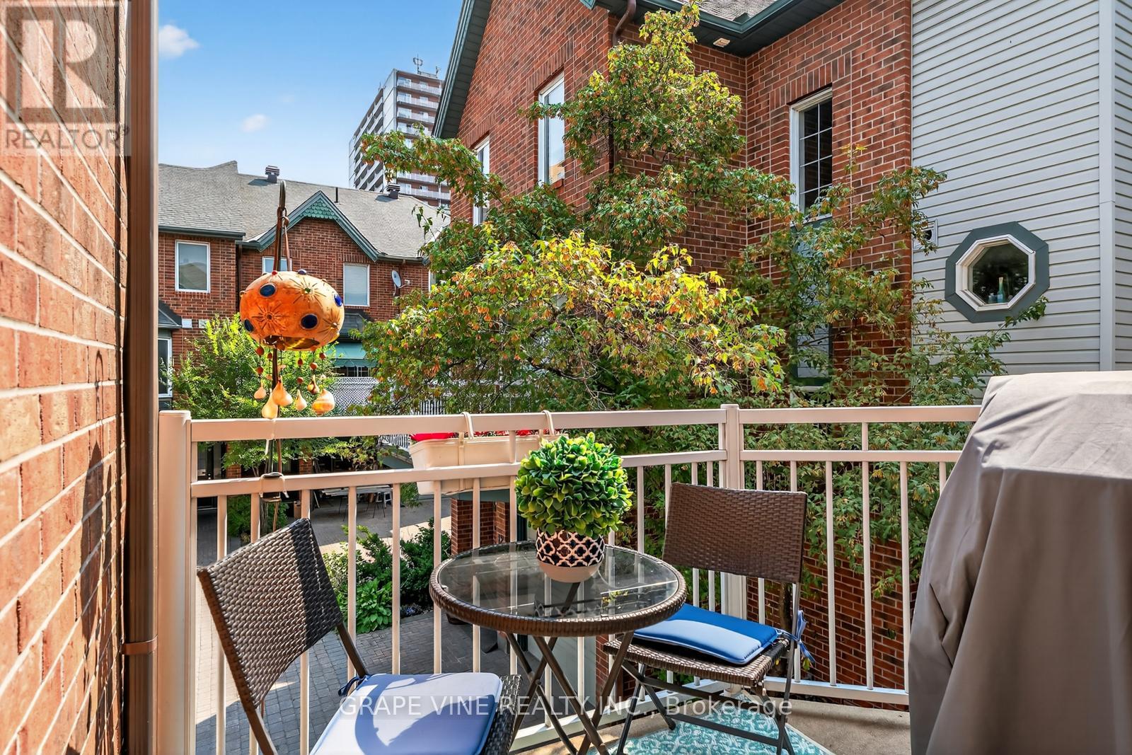 Photo 32 of 4 Radstock Private, Ottawa ON