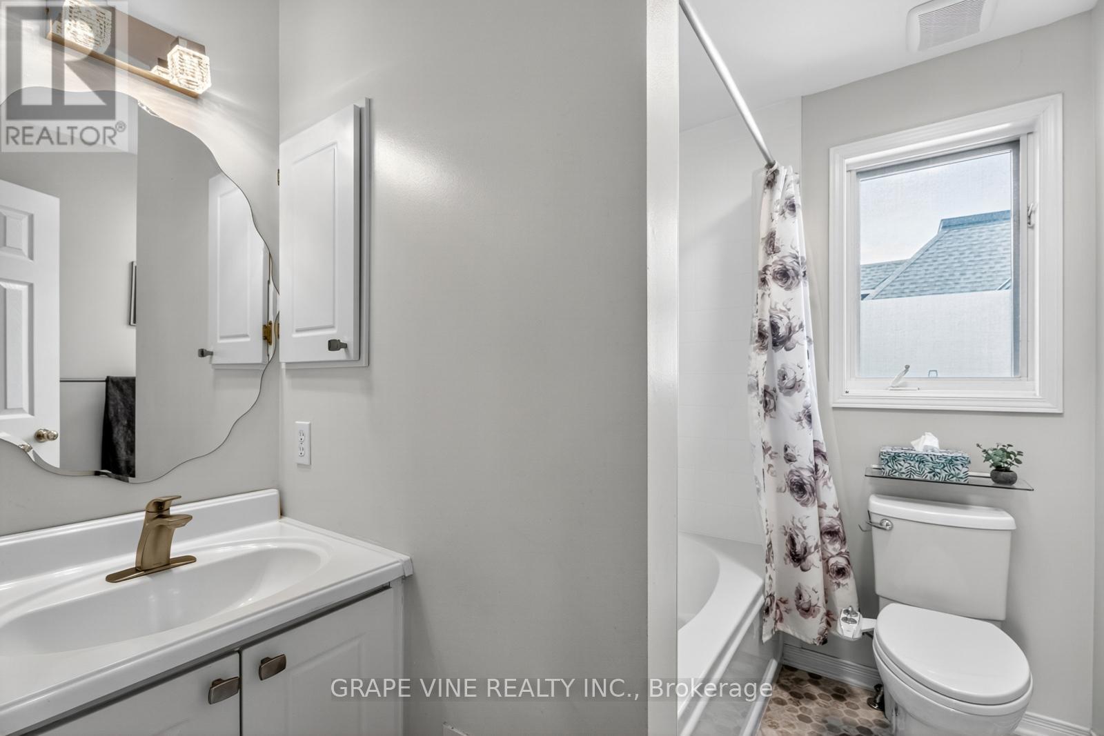Photo 8 of 4 Radstock Private, Ottawa ON