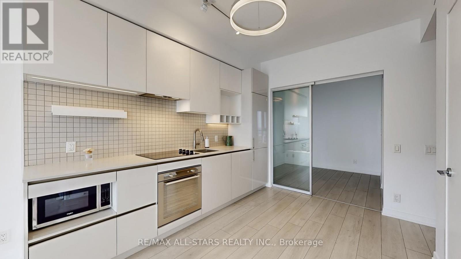 Photo 9 of 5003 950 Portage Parkway, Vaughan ON