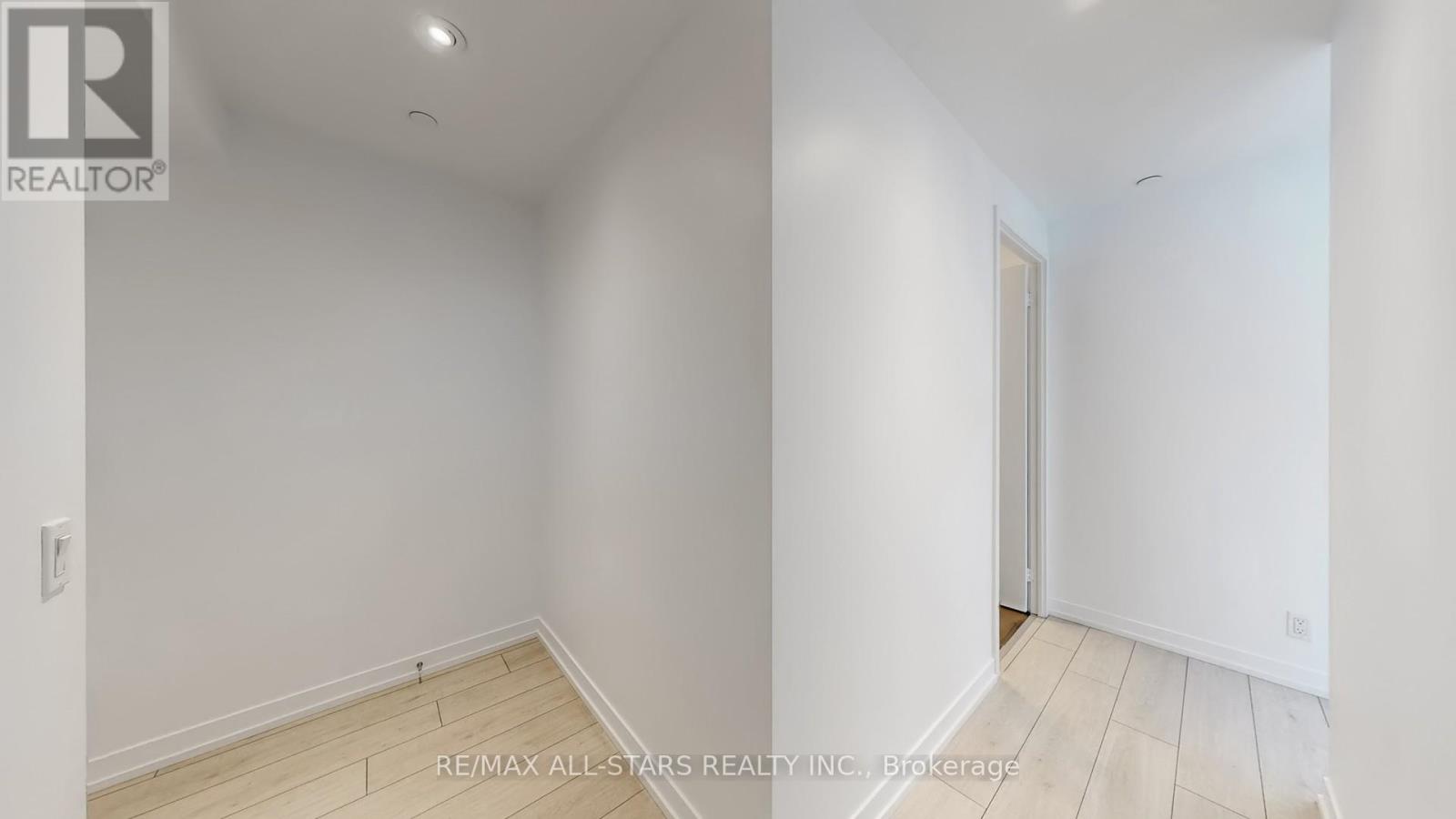 Photo 21 of 5003 950 Portage Parkway, Vaughan ON