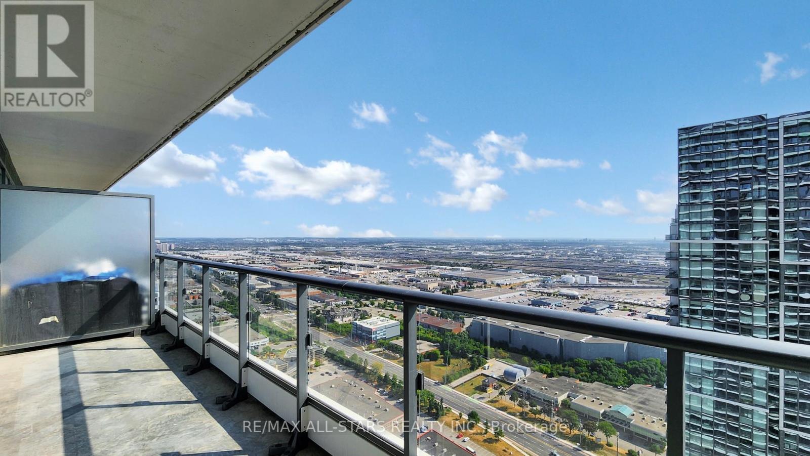 Photo 4 of 5003 950 Portage Parkway, Vaughan ON