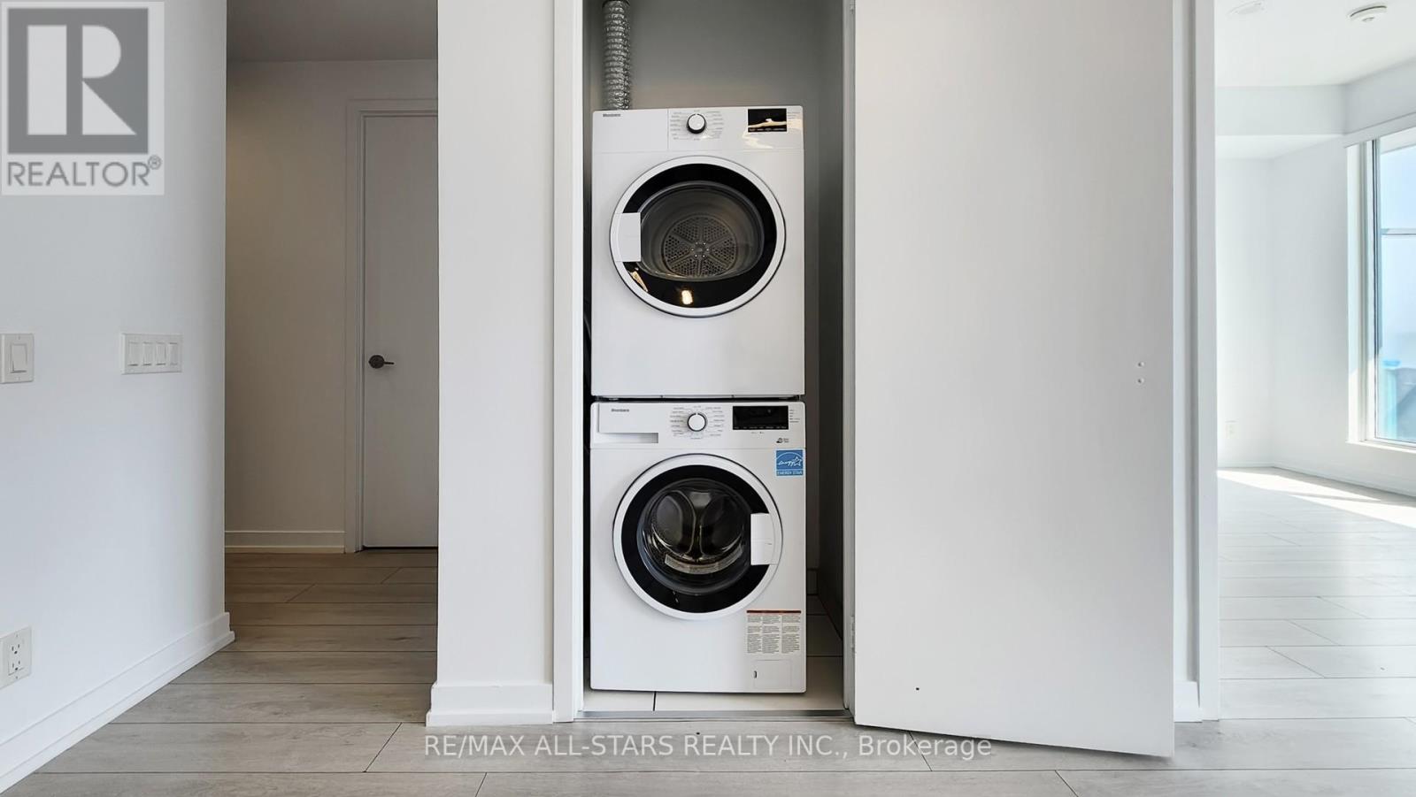 Photo 3 of 5003 950 Portage Parkway, Vaughan ON