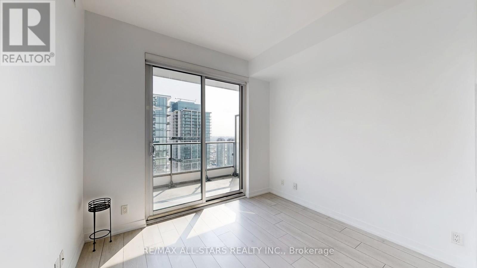 Photo 8 of 5003 950 Portage Parkway, Vaughan ON