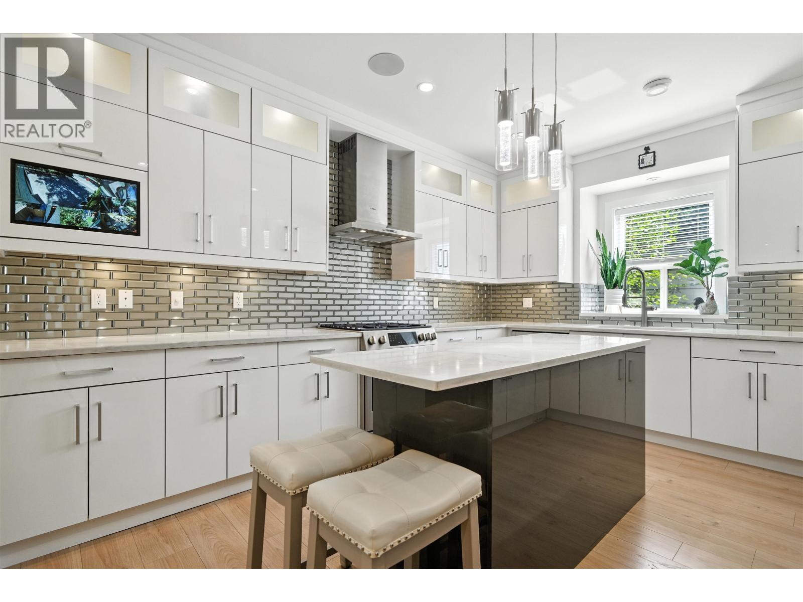 Photo 19 of 870 Browning Place, North Vancouver BC
