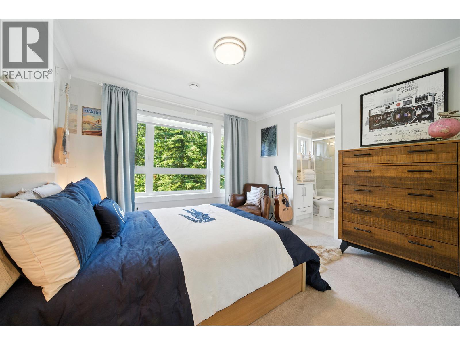 Photo 3 of 870 Browning Place, North Vancouver BC