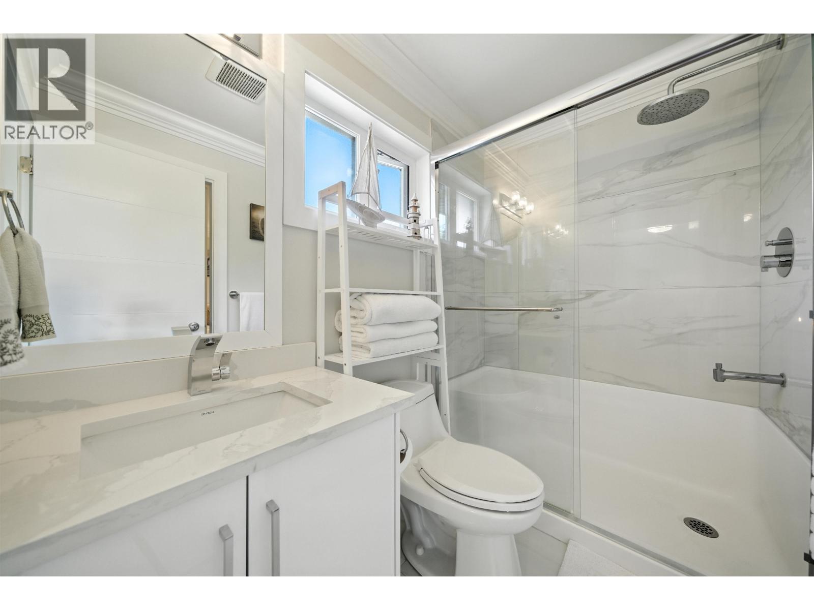 Photo 11 of 870 Browning Place, North Vancouver BC