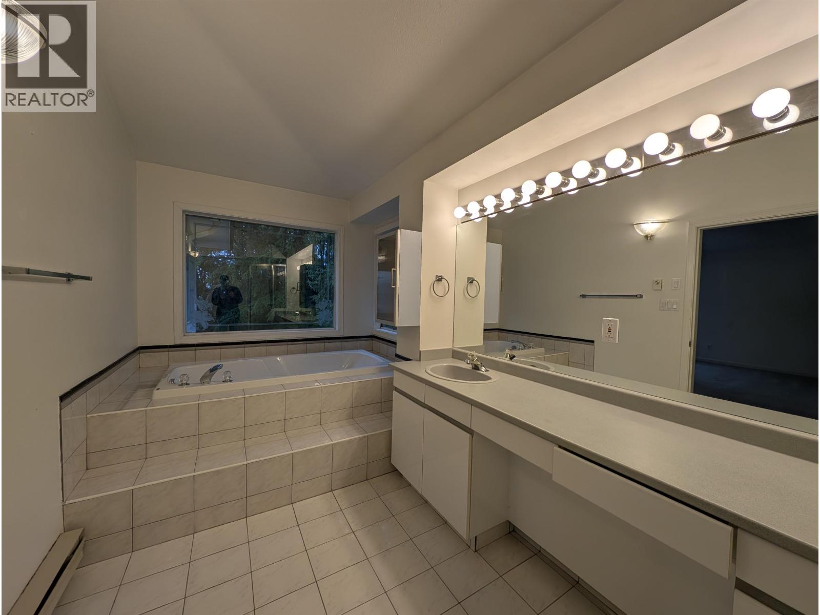 Photo 35 of 3908 Blantyre Place, North Vancouver BC