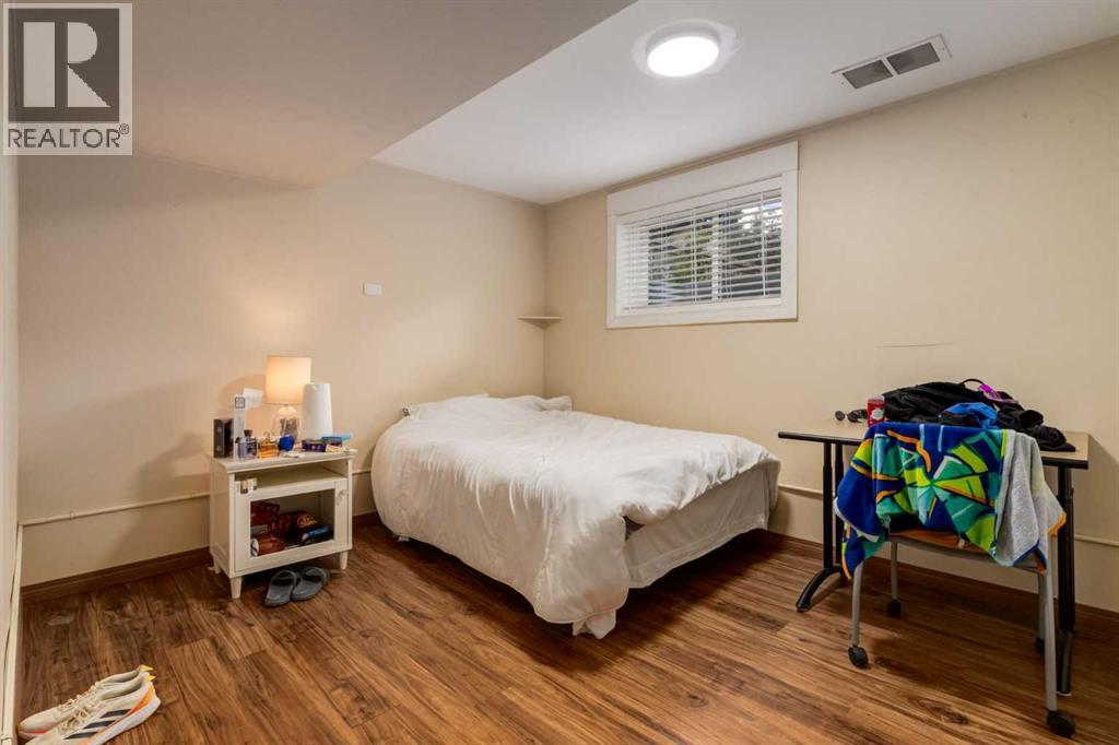 Photo 17 of 1321 39 Street Se, Calgary AB