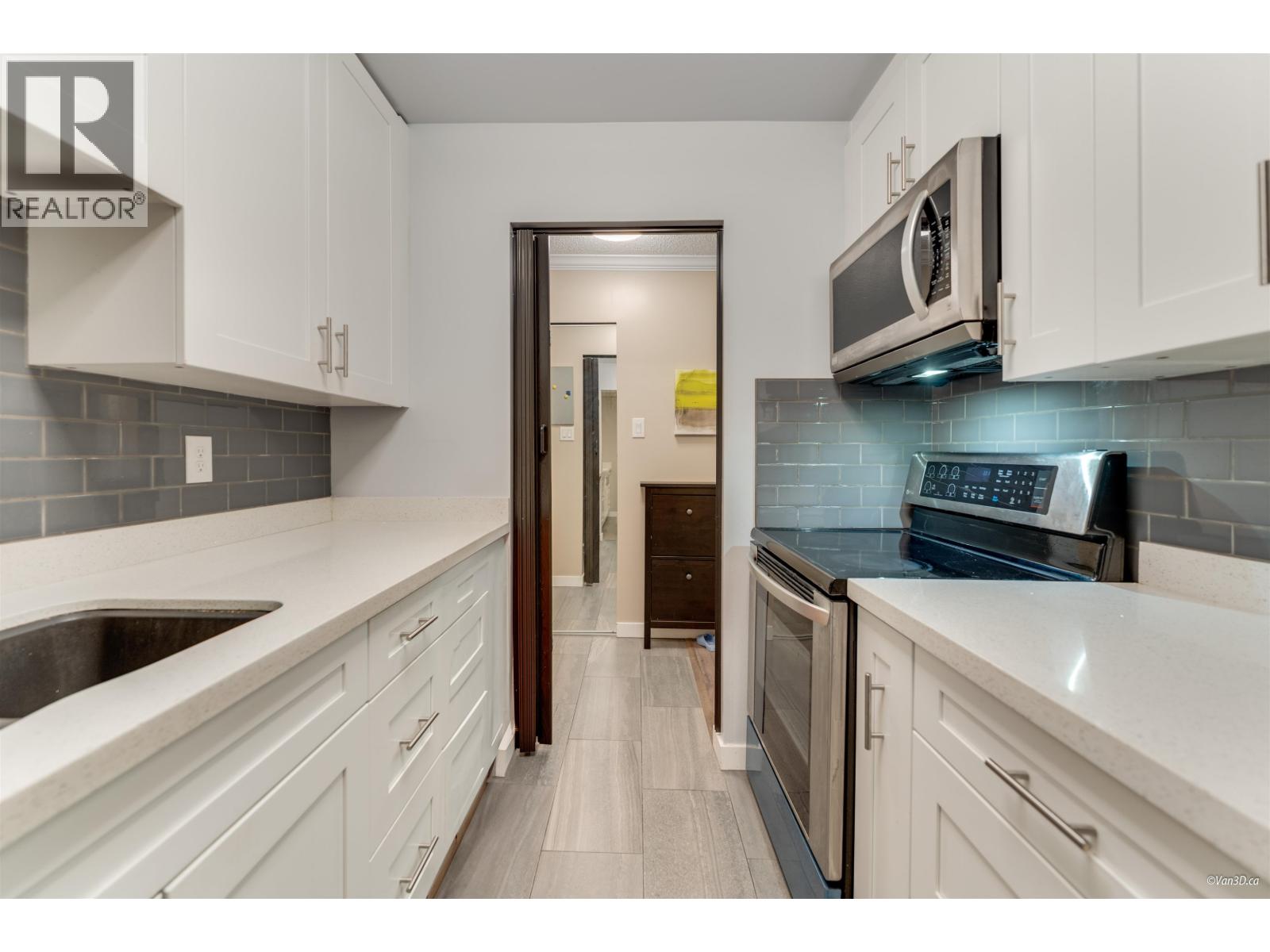 Photo 8 of 126 8460 Lansdowne Road, Richmond BC