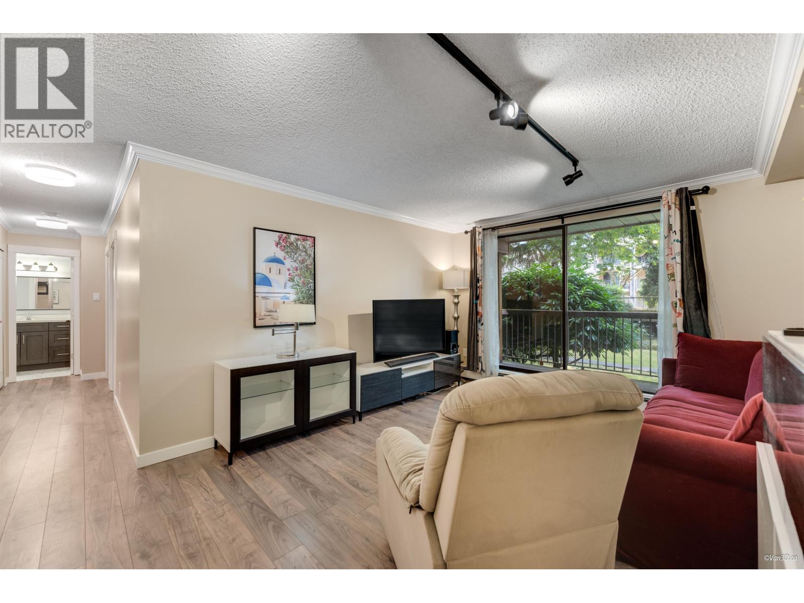 Photo 4 of 126 8460 Lansdowne Road, Richmond BC