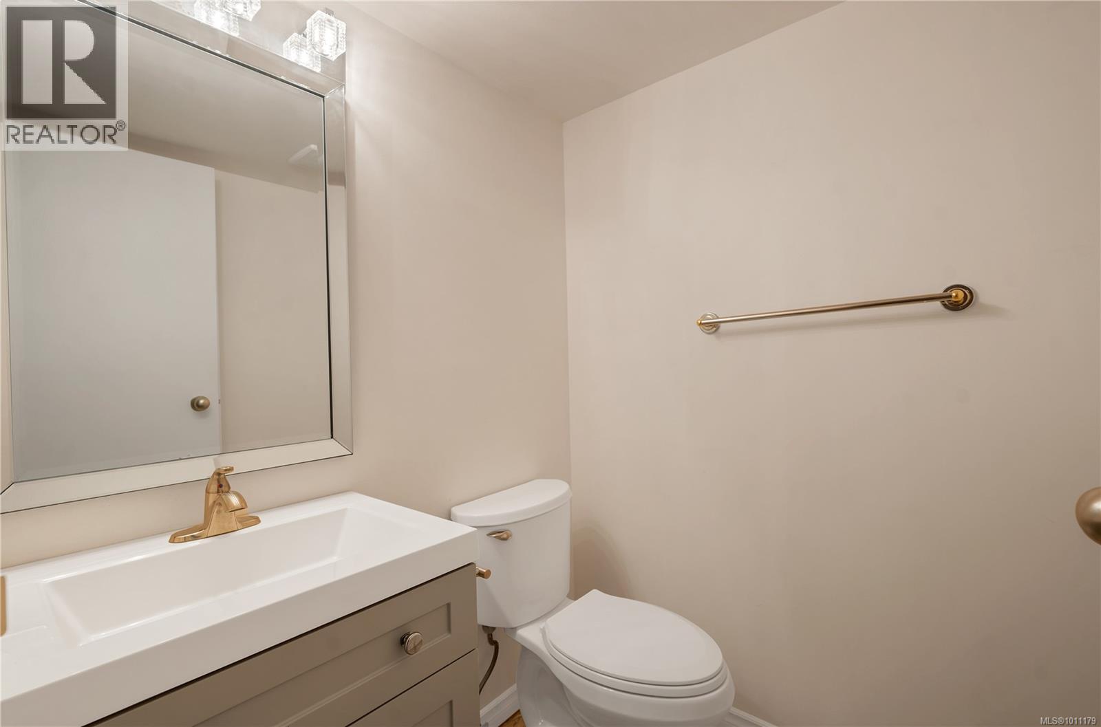 201 585 Dogwood St S, Campbell River