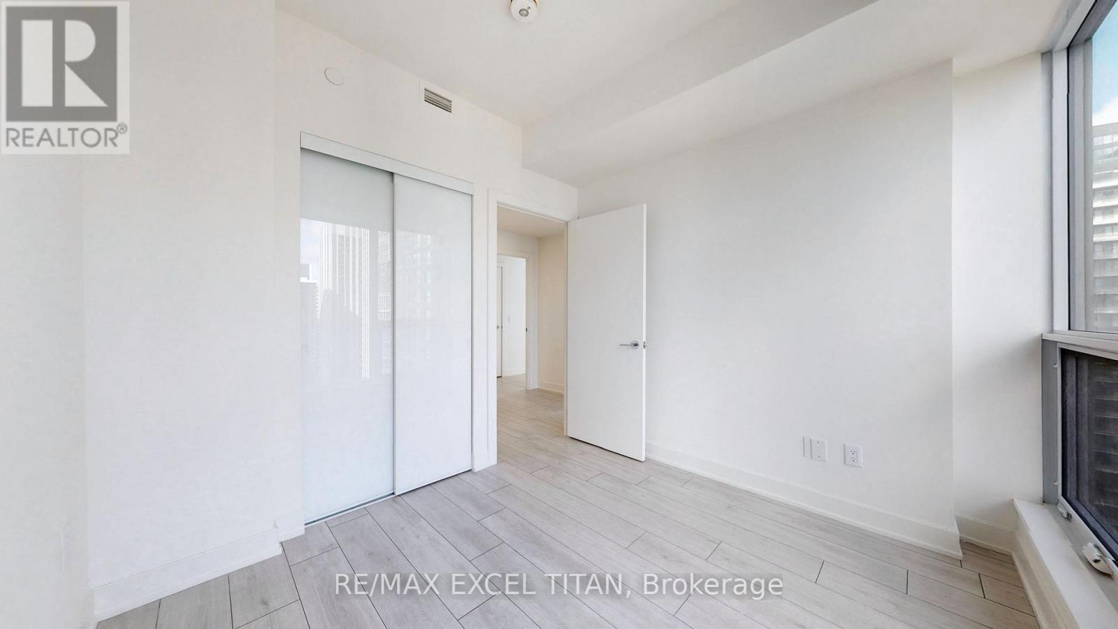 Photo 4 of 3304 15 Mercer Street, Toronto ON