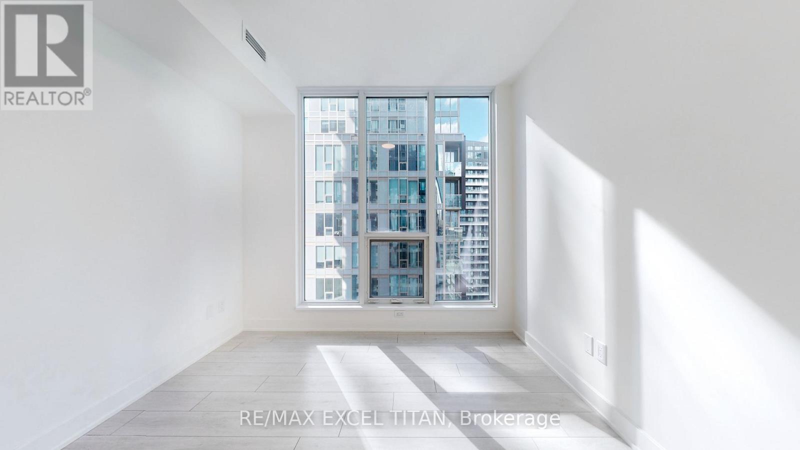 Photo 5 of 3304 15 Mercer Street, Toronto ON